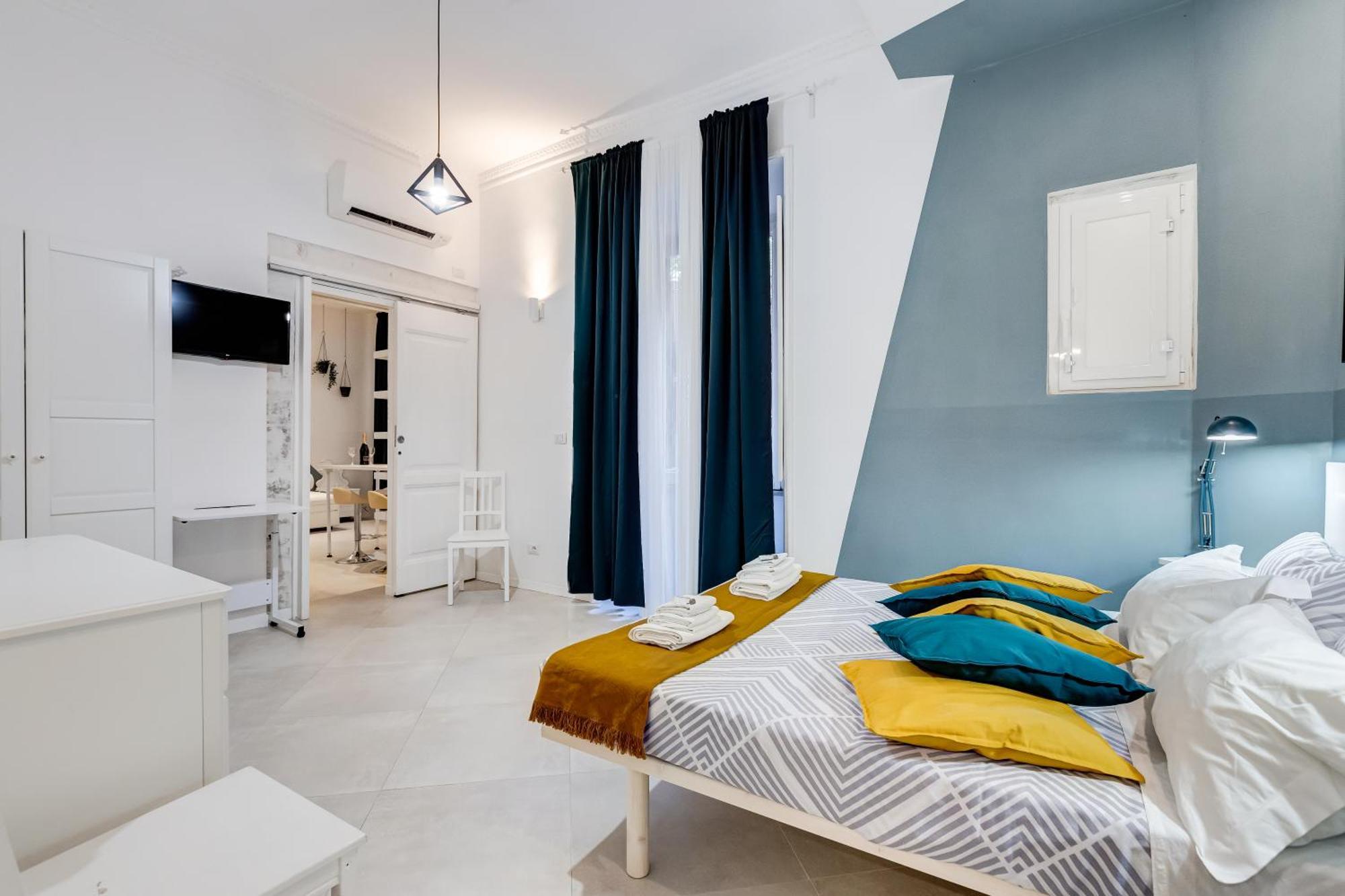 Bdc Alpha & Omega In Monti District With 2bath * Rom